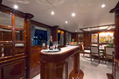 Benetti Gallus 115 pie (36m) Barco de motor en Dubai Harbour para alquiler en Dubái 12
