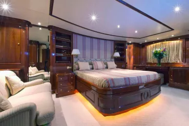 Benetti Gallus 115 pie (36m) Barco de motor en Dubai Harbour para alquiler en Dubái 8