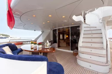 Benetti Gallus 115 pie (36m) Barco de motor en Dubai Harbour para alquiler en Dubái 5