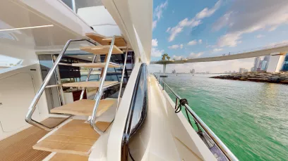 Ferretti 67 pie (21m) Barco de motor en Dubai Harbour para alquiler en Dubái 5