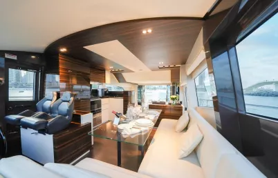Ferretti 67 pie (21m) Barco de motor en Dubai Harbour para alquiler en Dubái 8