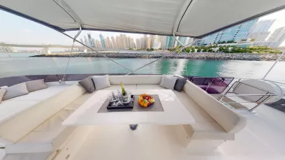 Ferretti 67 pie (21m) Barco de motor en Dubai Harbour para alquiler en Dubái 11