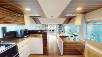 Ferretti 67 pie (21m) Barco de motor en Dubai Harbour para alquiler en Dubái 9
