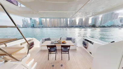 Ferretti 67 pie (21m) Barco de motor en Dubai Harbour para alquiler en Dubái 3