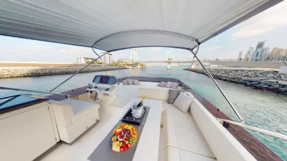 Ferretti 67 pie (21m) Barco de motor en Dubai Harbour para alquiler en Dubái 10