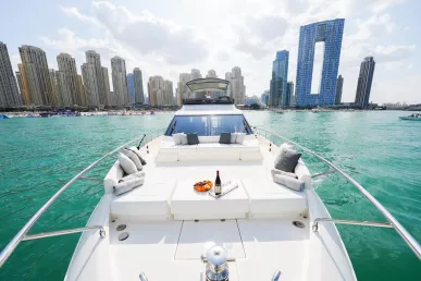 Ferretti 67 pie (21m) Barco de motor en Dubai Harbour para alquiler en Dubái 17
