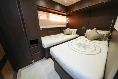 Galeon 78 piede (24m) Barca a motore a Dubai Harbour in affitto a Dubai 2