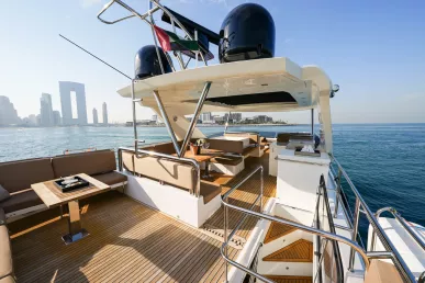 Galeon 78 piede (24m) Barca a motore a Dubai Harbour in affitto a Dubai 5