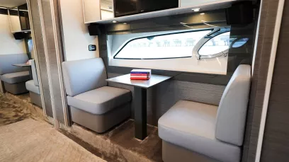 Pershing 5X Shark Grey 52 piede (16m) Barca a motore a Dubai Harbour in affitto a Dubai 8