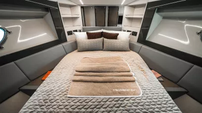 Pershing 5X Shark Grey 52 piede (16m) Barca a motore a Dubai Harbour in affitto a Dubai 9