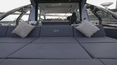 Pershing 5X Shark Grey 52 piede (16m) Barca a motore a Dubai Harbour in affitto a Dubai 4