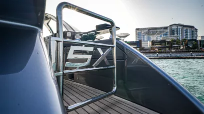 Pershing 5X Shark Grey 52 piede (16m) Barca a motore a Dubai Harbour in affitto a Dubai 2