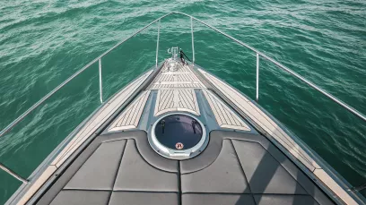 Pershing 5X Shark Grey 52 piede (16m) Barca a motore a Dubai Harbour in affitto a Dubai 1