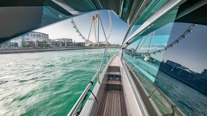 Pershing 5X Shark Grey 52 piede (16m) Barca a motore a Dubai Harbour in affitto a Dubai