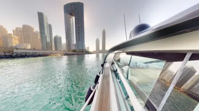 Pershing 5X Pearl White 52 piede (16m) Barca a motore a Dubai Harbour in affitto a Dubai 17