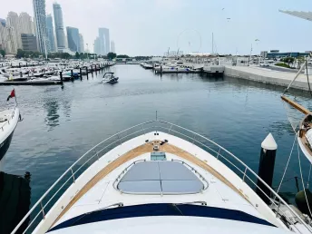 Fairline Liberty 80 piede (25m) Barca a motore a Dubai Harbour in affitto a Dubai 2