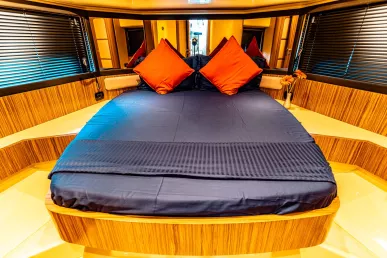 Azimut Magellano 43 pie (14m) Barco de motor en Dubai Marina para alquiler en Dubái 12