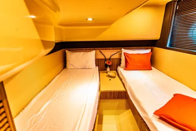 Azimut Magellano 43 pie (14m) Barco de motor en Dubai Marina para alquiler en Dubái 10