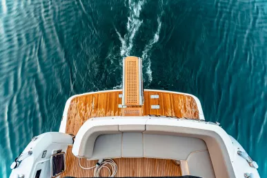 Azimut Magellano 43 pie (14m) Barco de motor en Dubai Marina para alquiler en Dubái 7