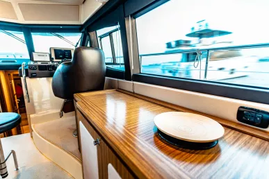 Azimut Magellano 43 pie (14m) Barco de motor en Dubai Marina para alquiler en Dubái 9