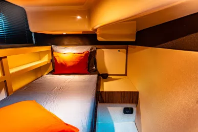 Azimut Magellano 43 pie (14m) Barco de motor en Dubai Marina para alquiler en Dubái 11