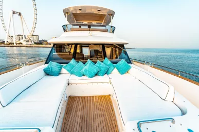 Azimut Magellano 66 piede (21m) Barca a motore a Dubai Marina in affitto a Dubai 7