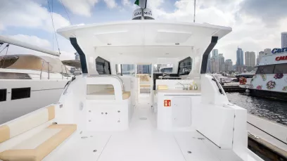 Silver Craft Storm 36 piede (11m) Barca a motore a Dubai Harbour in affitto a Dubai 4