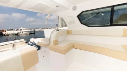 Silver Craft Storm 36 piede (11m) Barca a motore a Dubai Harbour in affitto a Dubai 3