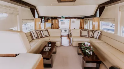 Majesty Vassia 56 piede (18m) Barca a motore a Dubai Marina in affitto a Dubai 4