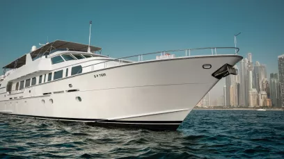 Hatteras Poseidon 118 piede (36m) Barca a motore a Dubai Harbour in affitto a Dubai 2