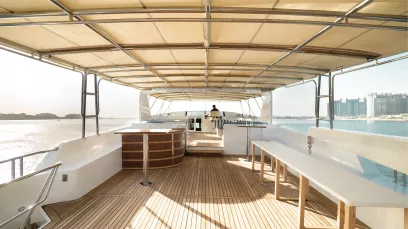 在迪拜 租 Hatteras Poseidon 118 英尺 (36m) 动力船 在迪拜港