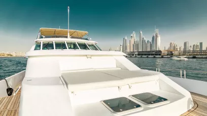 Hatteras Poseidon 118 piede (36m) Barca a motore a Dubai Harbour in affitto a Dubai
