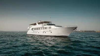 在迪拜 租 Hatteras Poseidon 118 英尺 (36m) 动力船 在迪拜港 2