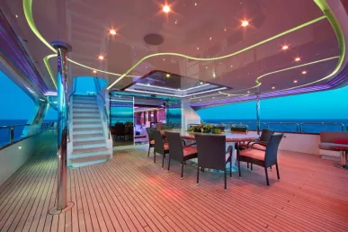 إيجار Benetti Code 8 164 قدم (50m) زورق قوي فيدبي هاربر في دبي 2