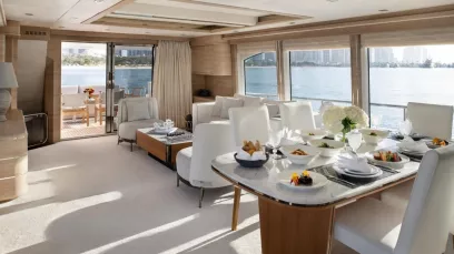 Haigan Jacuzzi 90 piede (28m) Barca a motore a Dubai Harbour in affitto a Dubai 5