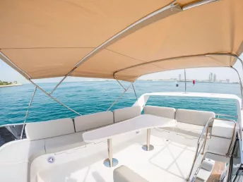Sky Walker Zia 52 pie (16m) Barco de motor en Dubai Harbour para alquiler en Dubái