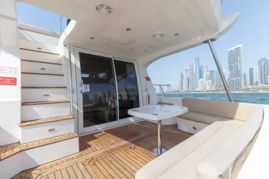 Oryx Viktoriia 46 piede (15m) Barca a motore a Dubai Harbour in affitto a Dubai 2